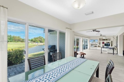 House in Tamarac, Florida 3 bedrooms, 203.83 sq.m. № 1682522 - photo 19