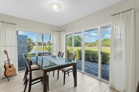 House in Tamarac, Florida 3 bedrooms, 203.83 sq.m. № 1682522 - photo 26