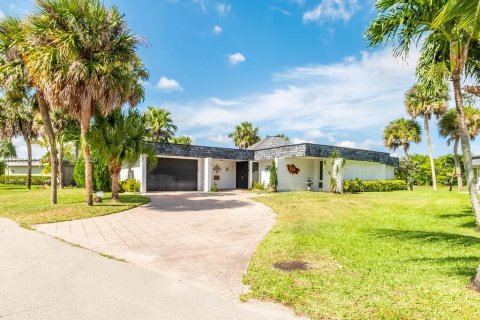 House in Tamarac, Florida 3 bedrooms, 203.83 sq.m. № 1682522 - photo 1