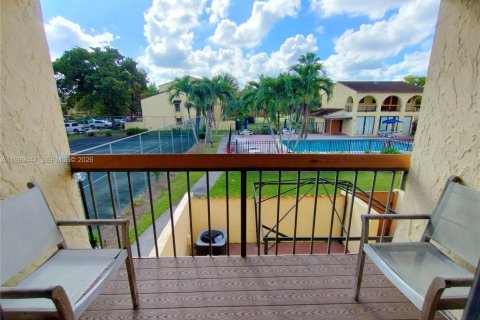 Townhouse in Sunrise, Florida 3 bedrooms, 150.22 sq.m. № 1997437 - photo 5