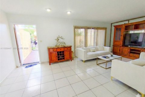 Townhouse in Sunrise, Florida 3 bedrooms, 150.22 sq.m. № 1997437 - photo 2