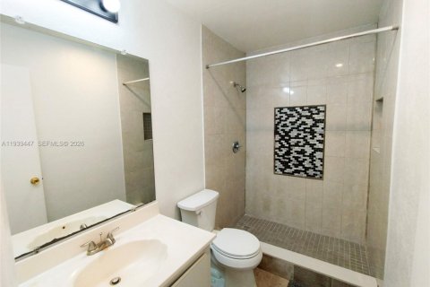 Townhouse in Sunrise, Florida 3 bedrooms, 150.22 sq.m. № 1997437 - photo 13