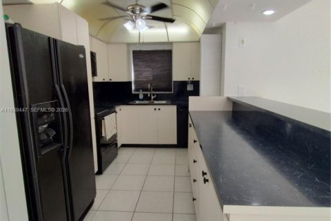 Townhouse in Sunrise, Florida 3 bedrooms, 150.22 sq.m. № 1997437 - photo 8