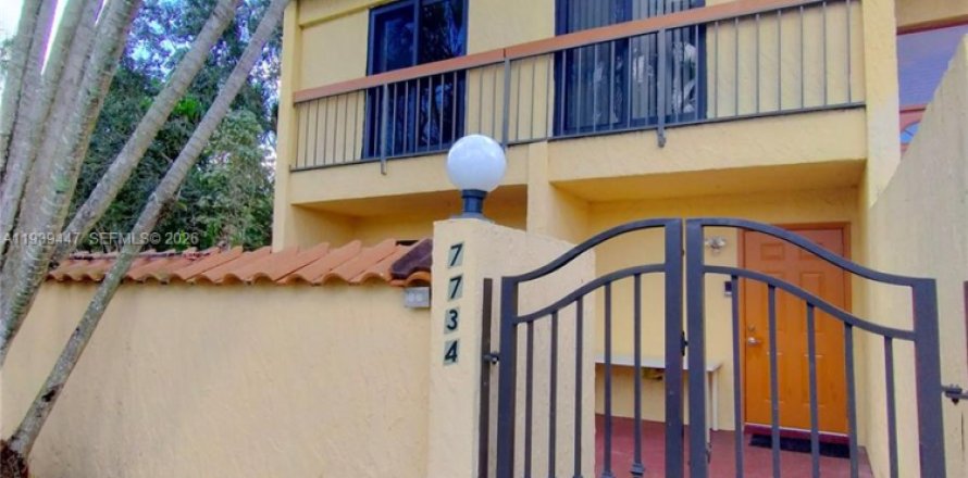 Townhouse in Sunrise, Florida 3 bedrooms, 150.22 sq.m. № 1997437