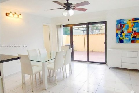 Townhouse in Sunrise, Florida 3 bedrooms, 150.22 sq.m. № 1997437 - photo 3