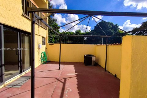 Townhouse in Sunrise, Florida 3 bedrooms, 150.22 sq.m. № 1997437 - photo 14