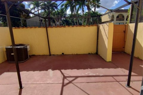 Townhouse in Sunrise, Florida 3 bedrooms, 150.22 sq.m. № 1997437 - photo 16