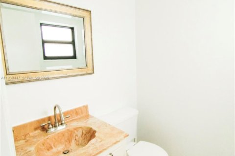 Townhouse in Sunrise, Florida 3 bedrooms, 150.22 sq.m. № 1997437 - photo 11