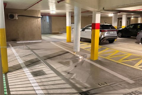 Купить кондоминиум в Майами, Флорида 2 спальни, 116.78м2, № 2049261 - фото 20