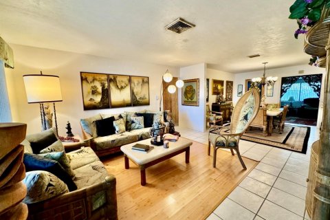 House in Hollywood, Florida 3 bedrooms, 167.32 sq.m. № 2083235 - photo 4