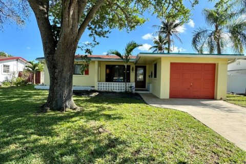 House in Hollywood, Florida 3 bedrooms, 167.32 sq.m. № 2083235