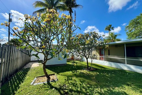 House in Hollywood, Florida 3 bedrooms, 167.32 sq.m. № 2083235 - photo 17