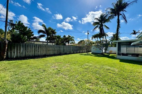 House in Hollywood, Florida 3 bedrooms, 167.32 sq.m. № 2083235 - photo 2