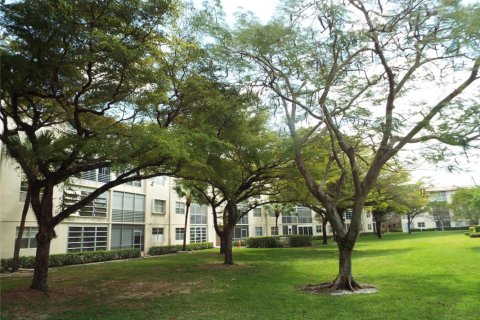 Condominio en venta en Coconut Creek, Florida, 2 dormitorios, 118.45 m2 № 1072592 - foto 1