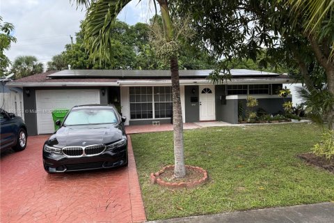 Casa en alquiler en Sunrise, Florida, 3 dormitorios, 148.55 m2 № 1951363 - foto 1