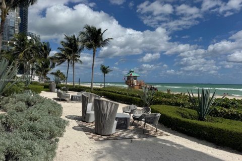 Copropriété à vendre à Sunny Isles Beach, Floride: 1 chambre, 81.85 m2 № 1967843 - photo 15