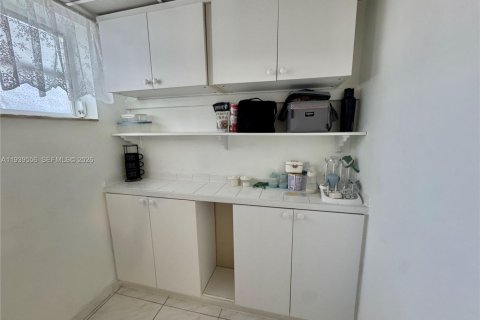 Condominio en alquiler en Miami, Florida, 1 dormitorio, 75.81 m2 № 1997583 - foto 4