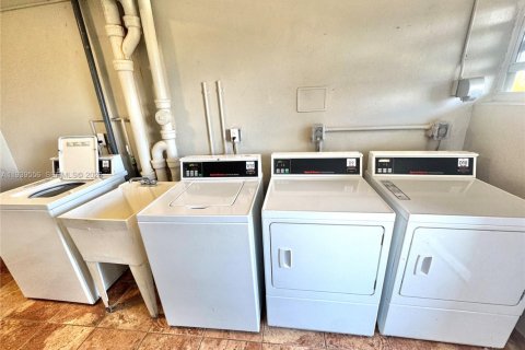 Condominio en alquiler en Miami, Florida, 1 dormitorio, 75.81 m2 № 1997583 - foto 8