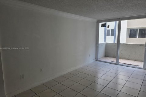 Снять в аренду квартиру в Хайалиа Гарденс, Флорида 3 спальни, 118.91м2, № 1952585 - фото 6