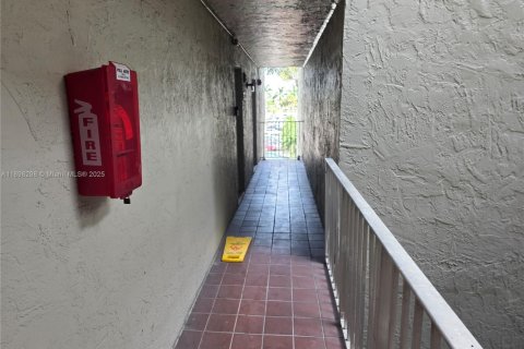 Снять в аренду квартиру в Хайалиа Гарденс, Флорида 3 спальни, 118.91м2, № 1952585 - фото 23