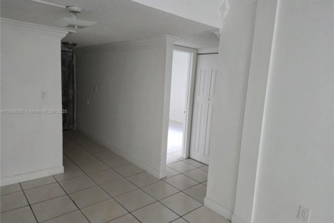 Снять в аренду квартиру в Хайалиа Гарденс, Флорида 3 спальни, 118.91м2, № 1952585 - фото 11