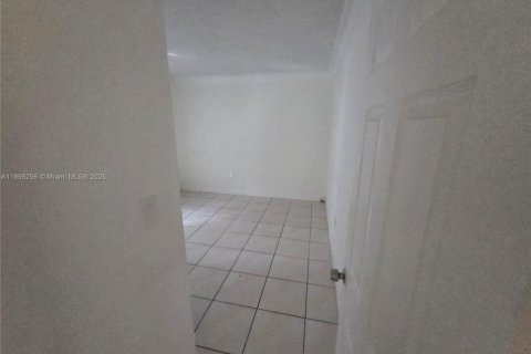 Снять в аренду квартиру в Хайалиа Гарденс, Флорида 3 спальни, 118.91м2, № 1952585 - фото 18