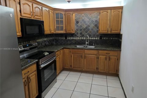 Снять в аренду квартиру в Хайалиа Гарденс, Флорида 3 спальни, 118.91м2, № 1952585 - фото 10