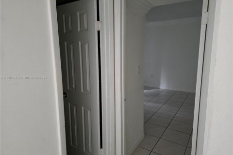 Снять в аренду квартиру в Хайалиа Гарденс, Флорида 3 спальни, 118.91м2, № 1952585 - фото 9