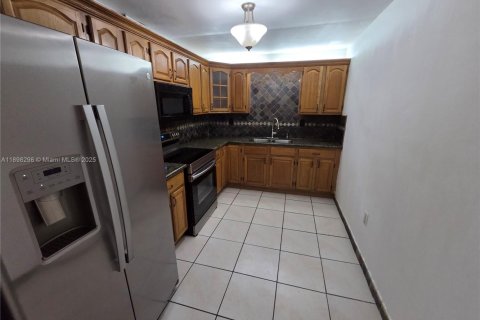 Снять в аренду квартиру в Хайалиа Гарденс, Флорида 3 спальни, 118.91м2, № 1952585 - фото 12