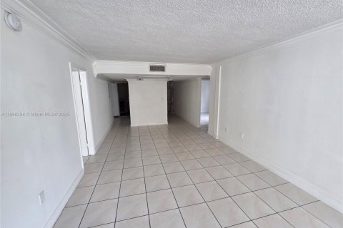 Снять в аренду квартиру в Хайалиа Гарденс, Флорида 3 спальни, 118.91м2, № 1952585 - фото 16