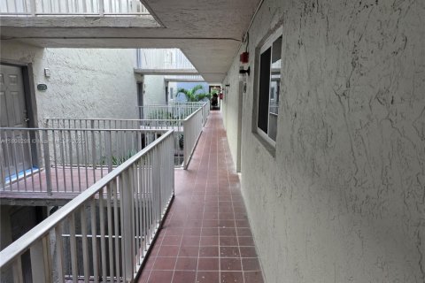 Снять в аренду квартиру в Хайалиа Гарденс, Флорида 3 спальни, 118.91м2, № 1952585 - фото 24