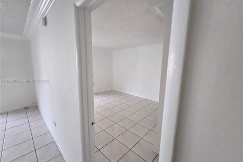 Снять в аренду квартиру в Хайалиа Гарденс, Флорида 3 спальни, 118.91м2, № 1952585 - фото 14