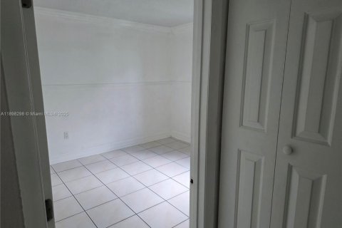 Снять в аренду квартиру в Хайалиа Гарденс, Флорида 3 спальни, 118.91м2, № 1952585 - фото 8