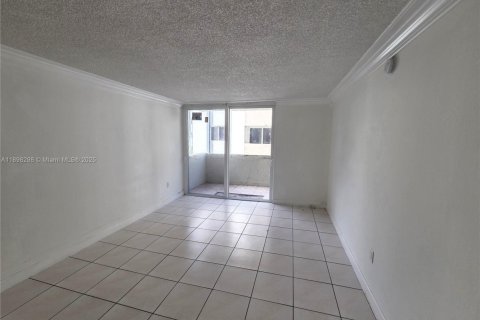 Снять в аренду квартиру в Хайалиа Гарденс, Флорида 3 спальни, 118.91м2, № 1952585 - фото 15