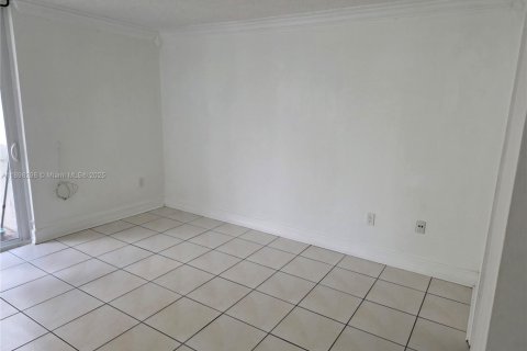 Снять в аренду квартиру в Хайалиа Гарденс, Флорида 3 спальни, 118.91м2, № 1952585 - фото 5