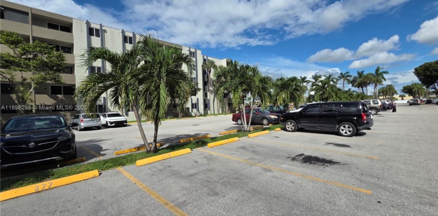 Квартира в Хайалиа Гарденс, Флорида 3 спальни, 118.91м2 № 1952585