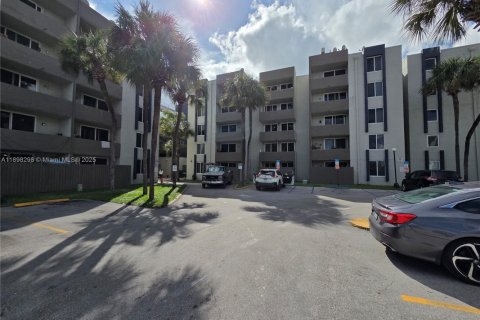 Снять в аренду квартиру в Хайалиа Гарденс, Флорида 3 спальни, 118.91м2, № 1952585 - фото 4