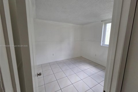 Снять в аренду квартиру в Хайалиа Гарденс, Флорида 3 спальни, 118.91м2, № 1952585 - фото 17