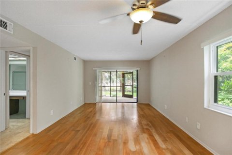 Condo in Oldsmar, Florida, 2 bedrooms № 2221759 - photo 5