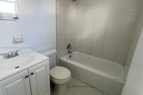 Снять в аренду квартиру в Лейк-Уорт, Флорида 1 спальня, 55.74м2, № 1931505 - фото 4