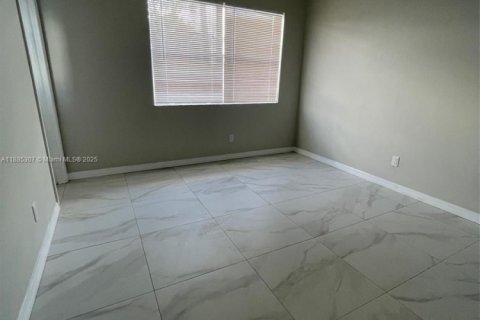 Снять в аренду квартиру в Лейк-Уорт, Флорида 1 спальня, 55.74м2, № 1931505 - фото 3