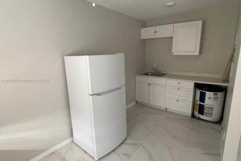 Снять в аренду квартиру в Лейк-Уорт, Флорида 1 спальня, 55.74м2, № 1931505 - фото 2