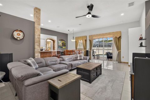 House in Wesley Chapel, Florida 3 bedrooms, 200.67 sq.m. № 2167430 - photo 6