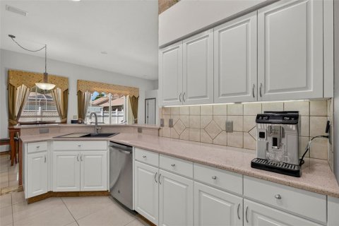 House in Wesley Chapel, Florida 3 bedrooms, 200.67 sq.m. № 2167430 - photo 15