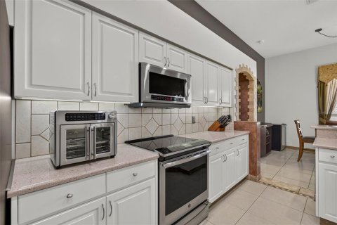 House in Wesley Chapel, Florida 3 bedrooms, 200.67 sq.m. № 2167430 - photo 14