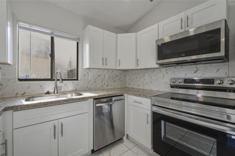 Villa ou maison à vendre à North Lauderdale, Floride: 3 chambres, 133.41 m2 № 2245978 - photo 14