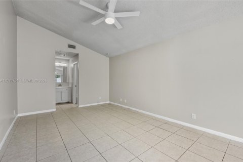 Villa ou maison à vendre à North Lauderdale, Floride: 3 chambres, 133.41 m2 № 2245978 - photo 18