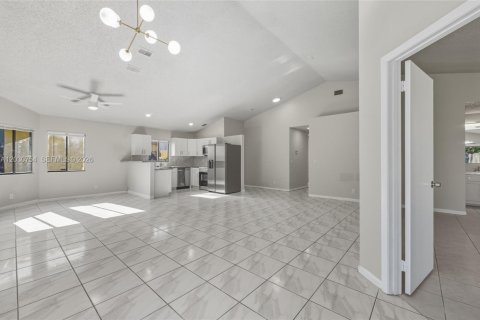 Villa ou maison à vendre à North Lauderdale, Floride: 3 chambres, 133.41 m2 № 2245978 - photo 17