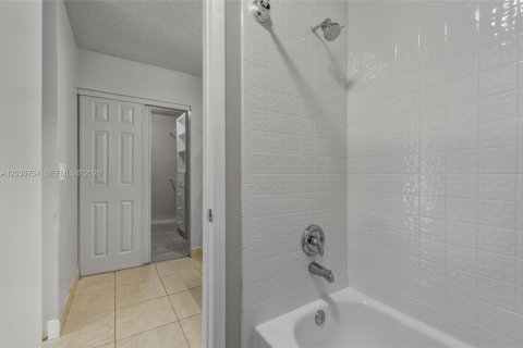 Villa ou maison à vendre à North Lauderdale, Floride: 3 chambres, 133.41 m2 № 2245978 - photo 22