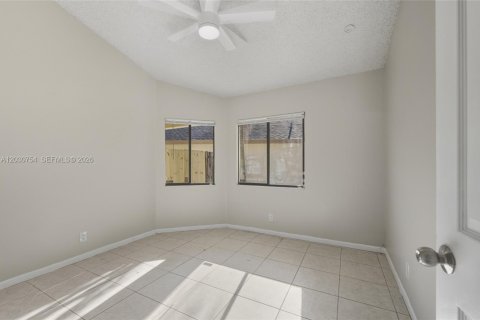 Villa ou maison à vendre à North Lauderdale, Floride: 3 chambres, 133.41 m2 № 2245978 - photo 24